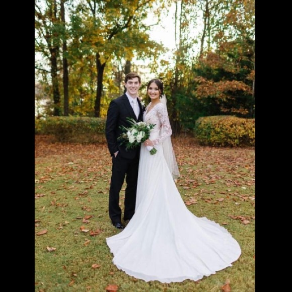 Open back, A-line  with flared cuffs and plunging neckline. - Picture 14 of 16